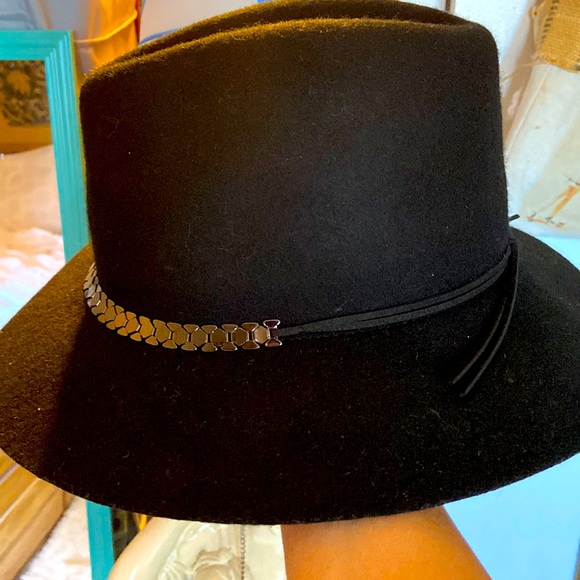 Gorge Black Hat - Picture 2 of 9